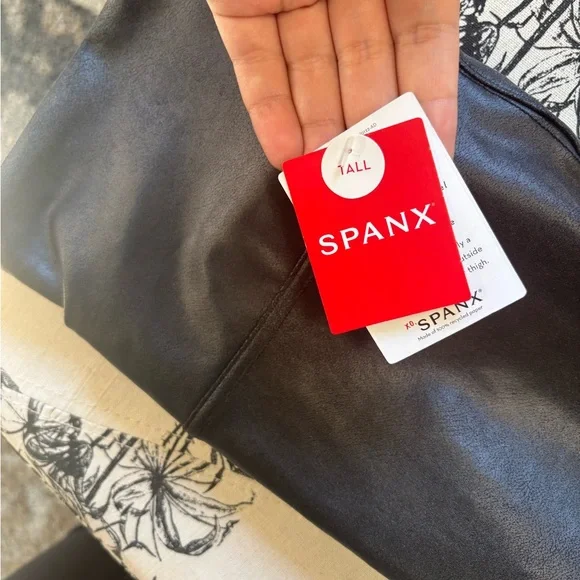 SPANX Shiny Black Leggings - Picture 4 of 7